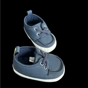 NWOT Infant soft sole shoes size 2